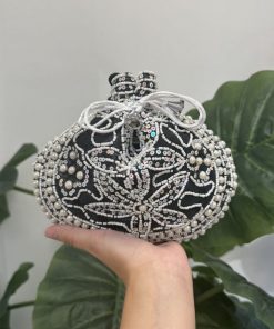 Limosnera Gris con Perlas