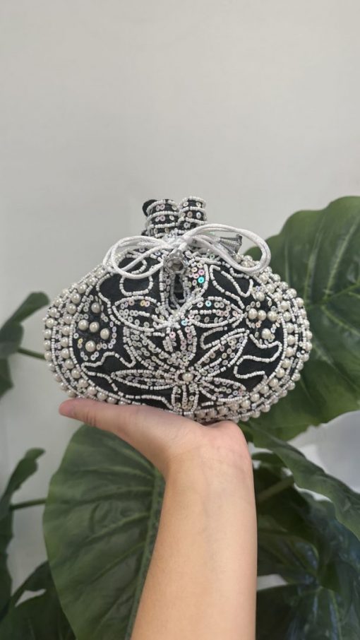 Limosnera Gris con Perlas